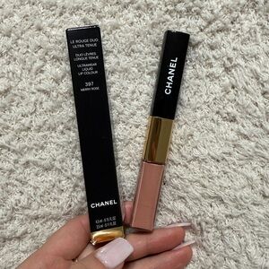 CHANEL Le Rouge Duo Ultra Tenue - Merry Rose
Lipstick and lipgloss